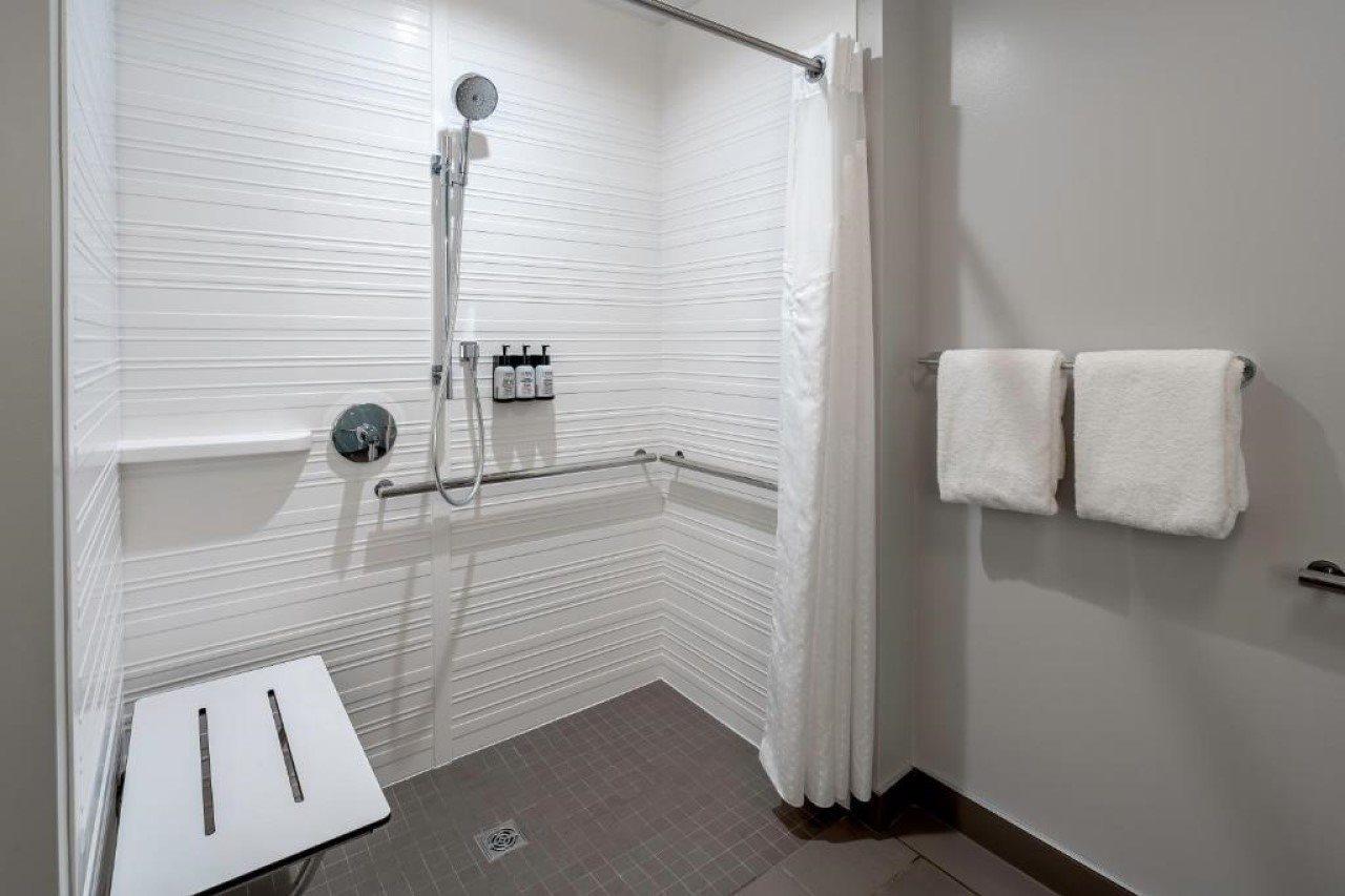 Avid Hotels Milwaukee West - Waukesha By Ihg Pewaukee Εξωτερικό φωτογραφία